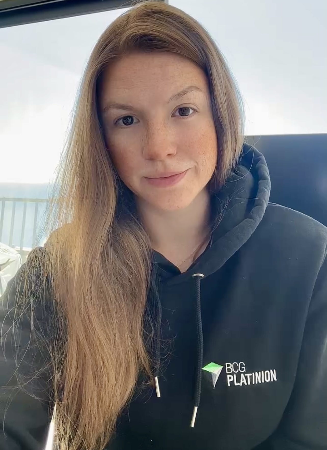 Lena mit BCG Platinion Outfit